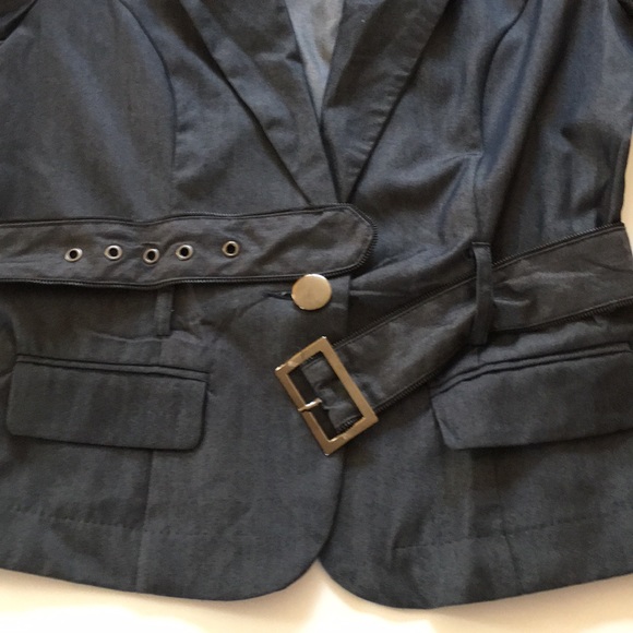 ROBERT LOUIS FITTED DENIM BLAZER. - Picture 7 of 7